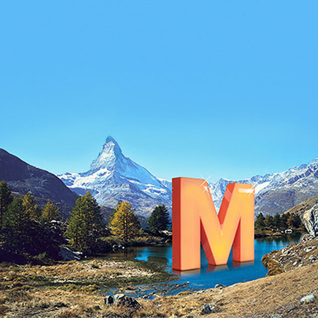Orangenes M, das vor dem Matterhorn platziert ist (Bildmontage)