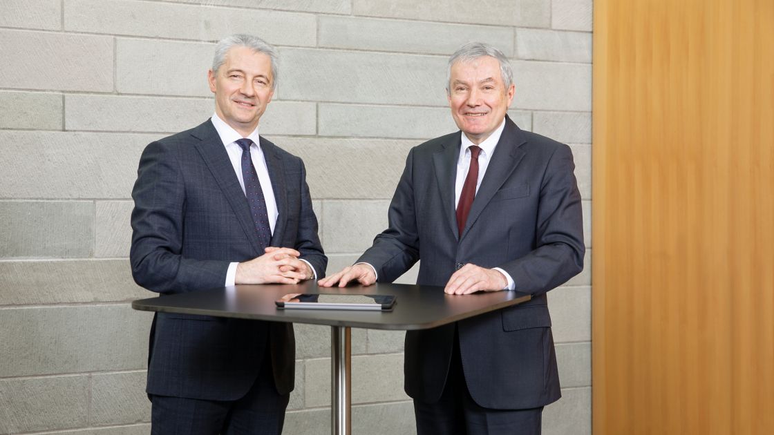Fabrice Zumbrunnen (Präsident der Generaldirektion) und Fabrice Zumbrunngen (Präsident der Verwaltung, links)